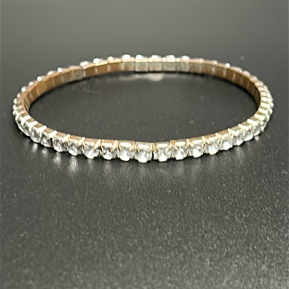Women’s vintage dainty silver/blue tone crystal bracelet one‎ size stretches